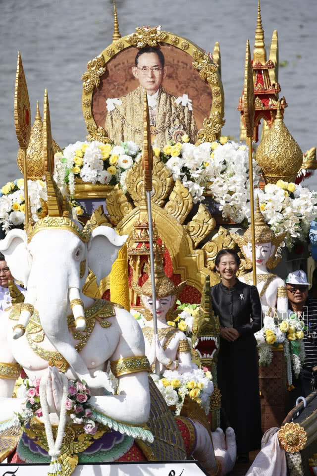 แห่เทียนพรรษาทางน้ำคลองบางกอกน้อย จ.นนทบุรี