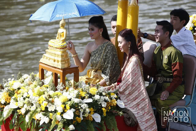 แห่เทียนพรรษาทางน้ำคลองบางกอกน้อย จ.นนทบุรี