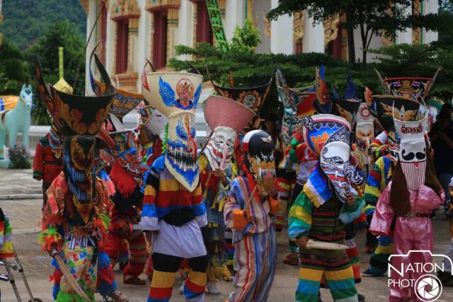 สีสันผีตาโขนโบราณ