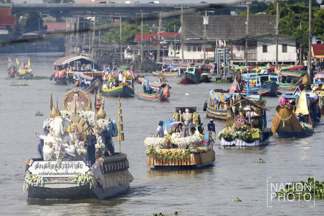 แห่เทียนพรรษาทางน้ำคลองบางกอกน้อย จ.นนทบุรี