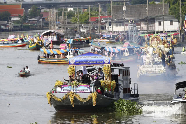 แห่เทียนพรรษาทางน้ำคลองบางกอกน้อย จ.นนทบุรี