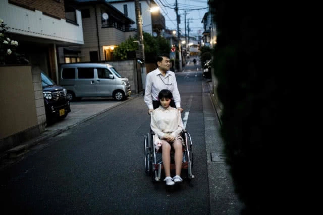 ชายญี่ปุ่นอ้าง พบรักแท้ตุ๊กตายาง อยู่ร่วมกับลูกเมีย