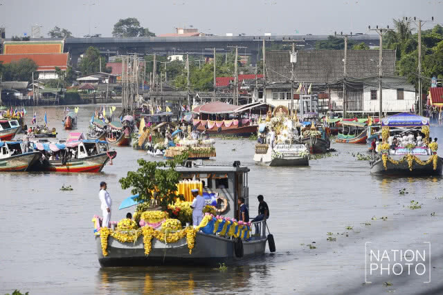 แห่เทียนพรรษาทางน้ำคลองบางกอกน้อย จ.นนทบุรี