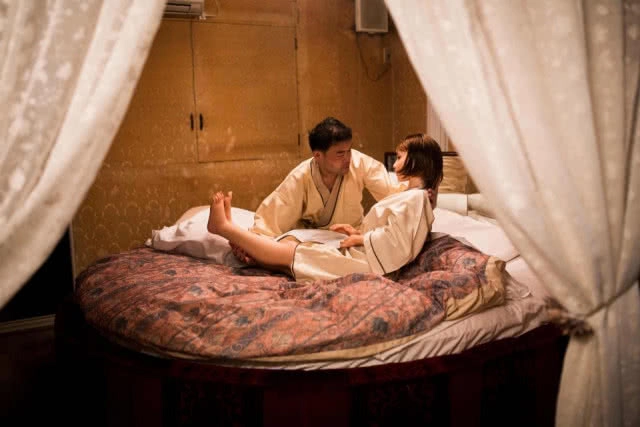 ชายญี่ปุ่นอ้าง พบรักแท้ตุ๊กตายาง อยู่ร่วมกับลูกเมีย