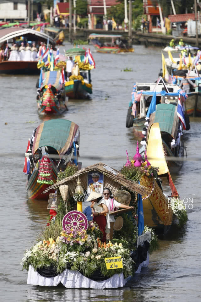 แห่เทียนพรรษาทางน้ำคลองบางกอกน้อย จ.นนทบุรี