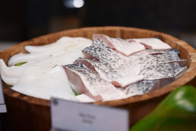 "Pling Prawns & shuck Oyster" ห้องอาหาร Atelier  โรงเรม Pullman Bangkok Grand Sukhumvit