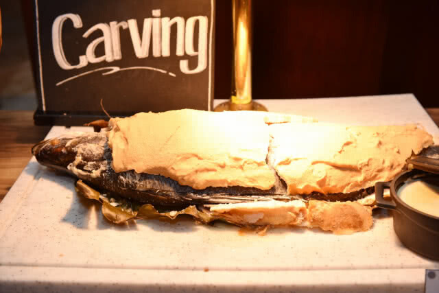 "Pling Prawns & shuck Oyster" ห้องอาหาร Atelier  โรงเรม Pullman Bangkok Grand Sukhumvit