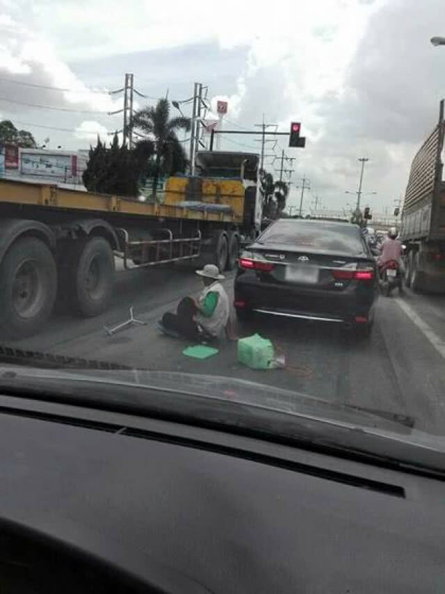 เตือนภัย "ลุงหกล้ม" ทำตัวน่าสงสาร
หลอกให้ช่วยซื้อของ ไม่ซื้อโดนด่า