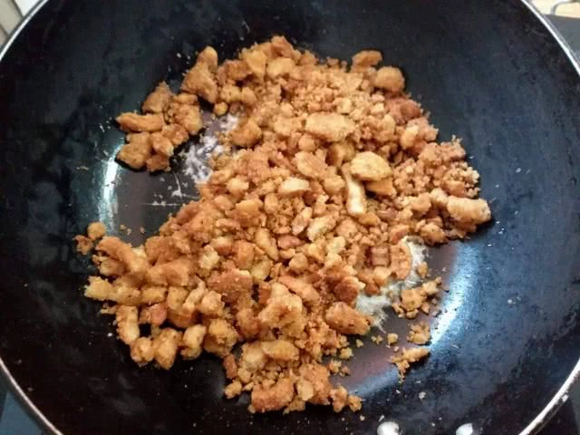 ครัวน้าคม : น้ำพริกกากหมู สูตรแห้ง กินเล่น กินเป็นกับแกล้ม กับข้าว ได้หมด เก็บง่าย