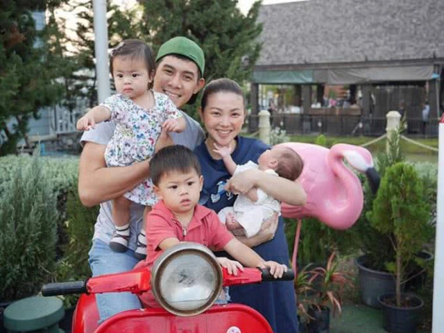 น้ำใจของคู่รักดารา กาย – ฮารุ ช่วยหญิงสาวเข็นรถที่จอดขวางไว้