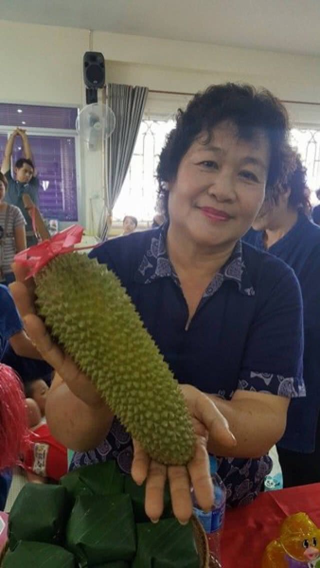 แปลก! "ทุเรียนทรงกระบอก" ชาวสวนเชื่อเป็นมงคล