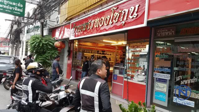 โจรบุกเดี่ยวร้านทองคว้าก้อนหินทุบกระจกกวาดแหวนทอง 20วง ตร.เร่งสกัดจับ