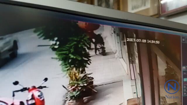 โจรบุกเดี่ยวร้านทองคว้าก้อนหินทุบกระจกกวาดแหวนทอง 20วง ตร.เร่งสกัดจับ