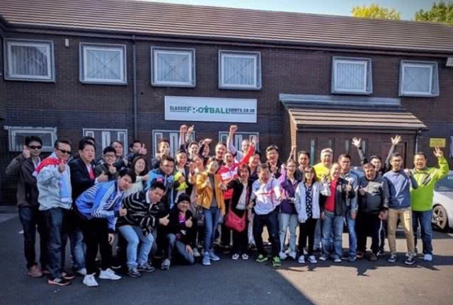 "ไม่ซ้ำใคร"
แดงเดือด, พ่อมดและเที่ยวดื่มกิน EPL