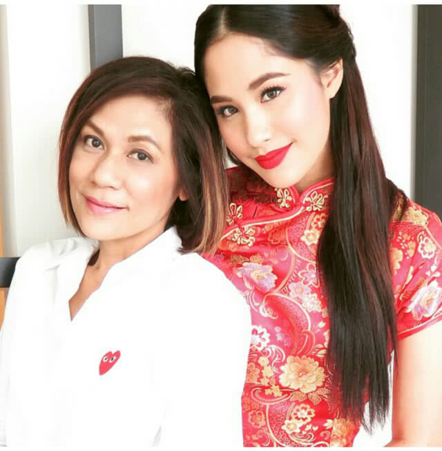 ศิลปินร่วม100ชีวิต 
ทุกค่ายทุกแขนงพร้อมใจจัดคอนเสิร์ต 
"พี่น้องผองเพื่อน เรามีเรา" เพื่อ แหวน ฐิติมา