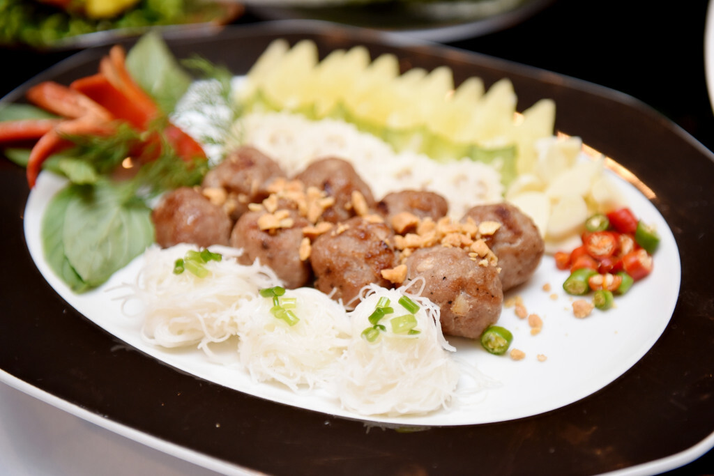อร่อยปักหมุด : อร่อยและสุขภาพดีไปกับเมนูอะลาคาสและอะลาคาสบัฟเฟ่ต์อาหารเวียดนามดั้งเดิม ที่ เลอ ดานัง อร่อยปักหมุด : อร่อยและสุขภาพดีไปกับเมนูอะลาคาสและอะลาคาสบัฟเฟ่ต์อาหารเวียดนามดั้งเดิม ที่ เลอ ดานัง