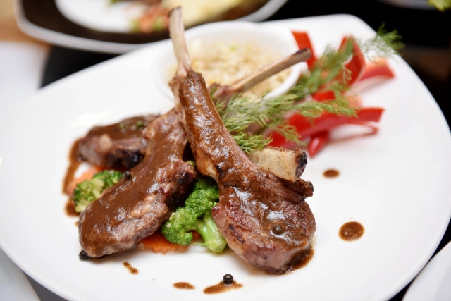 อร่อยปักหมุด : อร่อยและสุขภาพดีไปกับเมนูอะลาคาสและอะลาคาสบัฟเฟ่ต์อาหารเวียดนามดั้งเดิม ที่ เลอ ดานัง