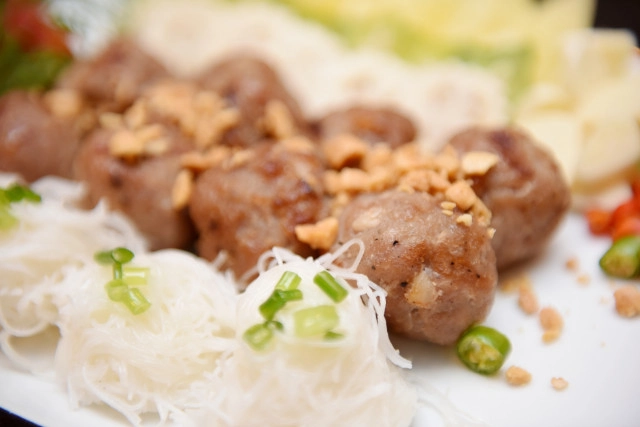 อร่อยปักหมุด : อร่อยและสุขภาพดีไปกับเมนูอะลาคาสและอะลาคาสบัฟเฟ่ต์อาหารเวียดนามดั้งเดิม ที่ เลอ ดานัง