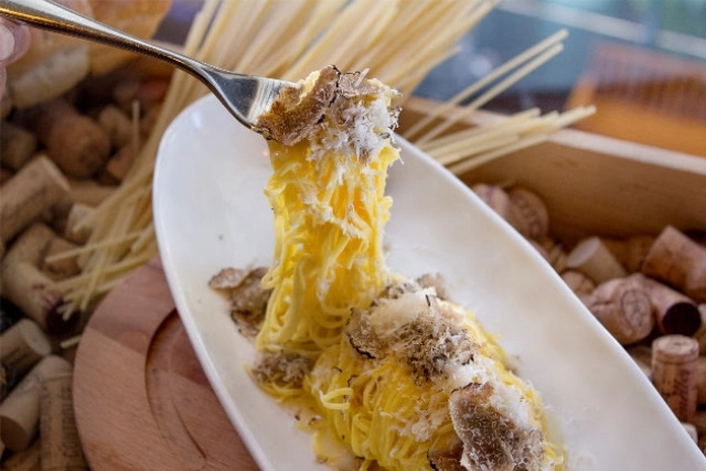 ซัมเมอร์ แบล็ค ทรัฟเฟิลและสูตรลับเฉพาะจากแคว้นซิซีลี ที่ห้องอาหารรอสซินีส์