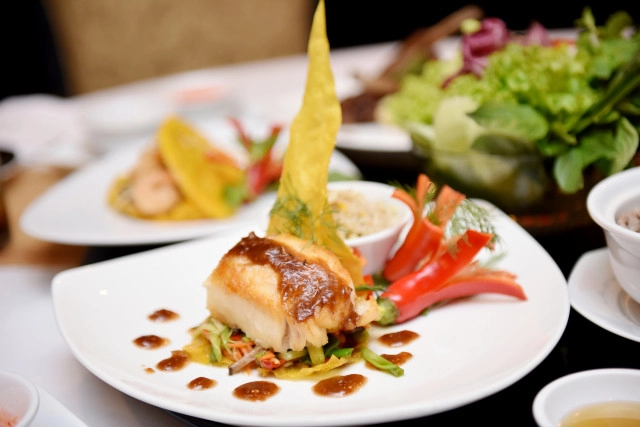 อร่อยปักหมุด : อร่อยและสุขภาพดีไปกับเมนูอะลาคาสและอะลาคาสบัฟเฟ่ต์อาหารเวียดนามดั้งเดิม ที่ เลอ ดานัง