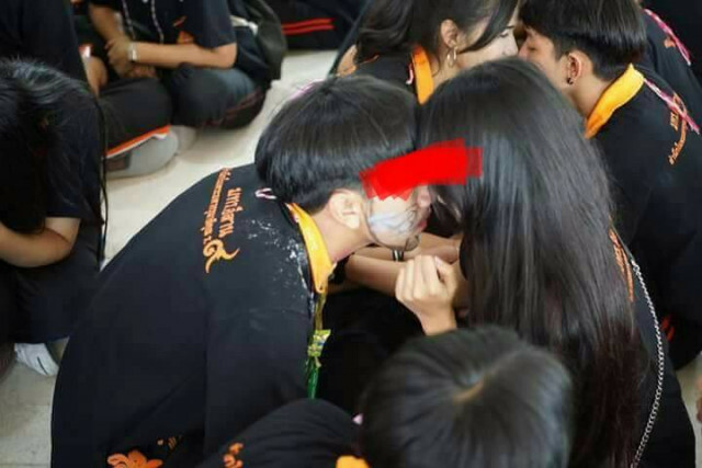 เอาอีกแล้ว! รับน้อง สั่งรุ่นน้อง จุ๊บ แก้มแนบแก้ม
