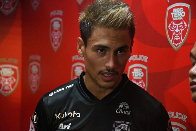 ฟิลิป โรลเลอร์ "ผมภูมิใจมากครับที่ติดทีมชาติไทย มันสุดยอดมากจริงๆ ที่ได้เล่นทีมชาติ"