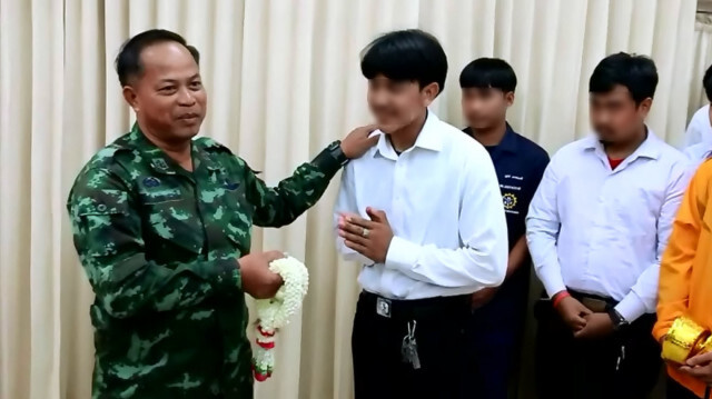 กลุ่มนักศึกษา มทร.อีสาน
เข้าขอขมาผู้ปกครอง น.ศ.หญิง
รุ่นพี่ 40 คนถูกลงโทษ ตัดคะแนน เชิญผู้ปกครอง
