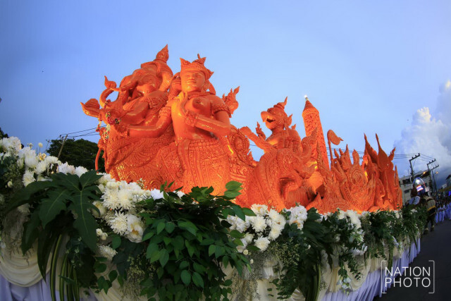 งานมหกรรมแห่เทียน พรรษาและตักบาตรบนหลังช้าง จังหวัดสุรินทร์
