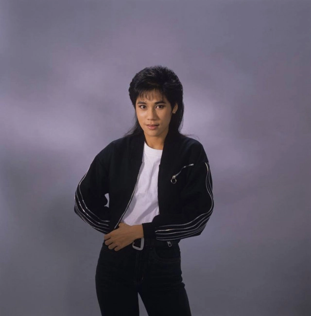 "แหวน"  ศิลปินอันเป็นที่รัก
กับผลงานแห่งความคิดถึง