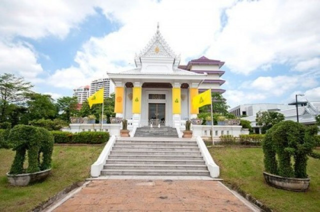 ทำบุญไหว้พระ 10 วัด 10 รัชกาล 
ในวันพระใหญ่ "อาสาฬหบูชา"