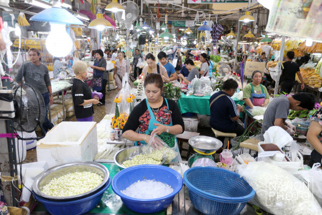 ดอกไม้ราคาพุ่ง! รับช่วงเข้าพรรษา