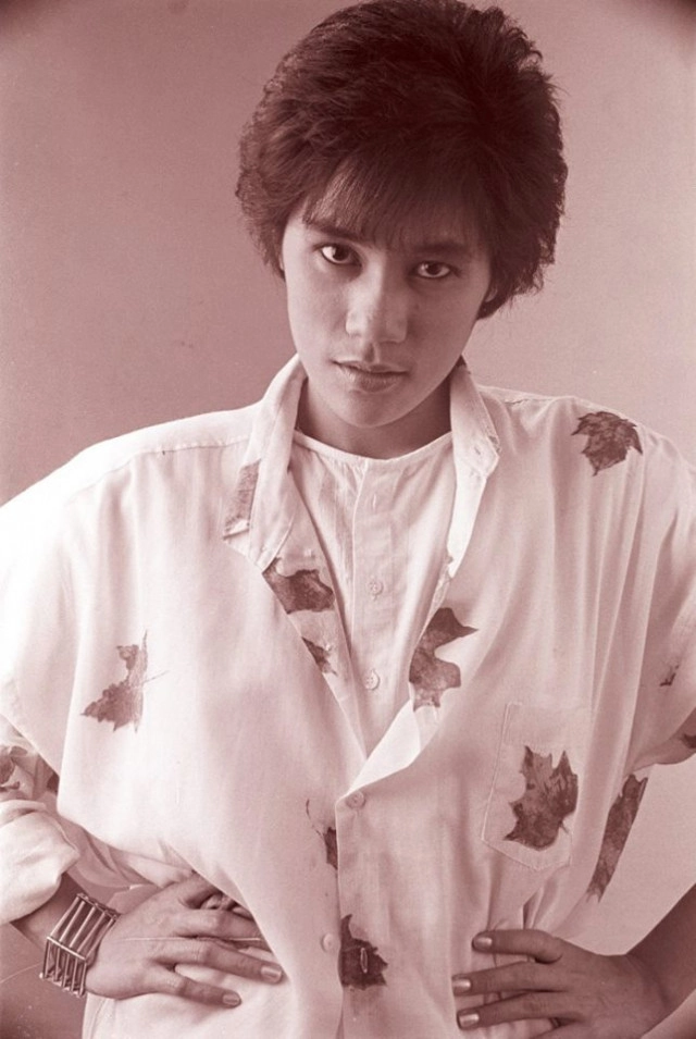 "แหวน"  ศิลปินอันเป็นที่รัก
กับผลงานแห่งความคิดถึง