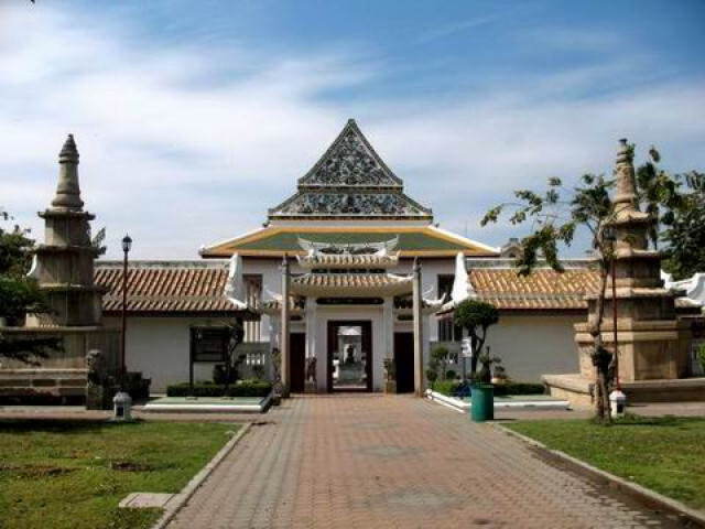 ทำบุญไหว้พระ 10 วัด 10 รัชกาล 
ในวันพระใหญ่ "อาสาฬหบูชา"
