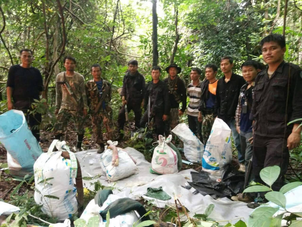 จนท.อุทยานแห่งชาติทับลาน จับกุมขบวนการลักลอบตัดไม้ จนท.อุทยานแห่งชาติทับลาน จับกุมขบวนการลักลอบตัดไม้