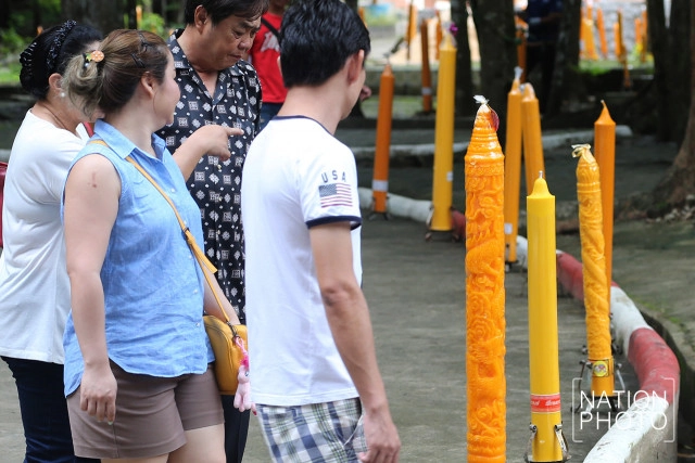 ถวายเทียนพรรษา วัดไม่ใช้ไฟฟ้า หนึ่งเดียวในภูเก็ต