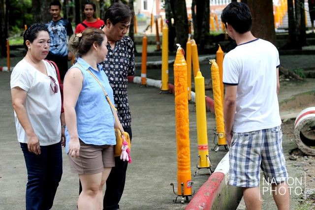 ถวายเทียนพรรษา วัดไม่ใช้ไฟฟ้า หนึ่งเดียวในภูเก็ต