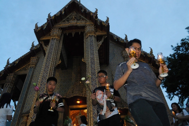 เวียนเทียนวันอาสาฬหบูชา ที่วัดราชบพิธสถิตมหาสีมารามราชวรวิหาร