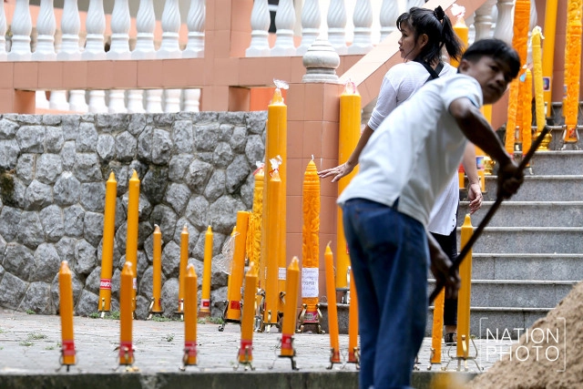 ถวายเทียนพรรษา วัดไม่ใช้ไฟฟ้า หนึ่งเดียวในภูเก็ต