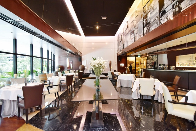 มื้อกลางวันกับอาหารสไตล์ฝรั่งเศส ณ The Reflexions โรงแรมพลาซ่า แอทธินี รอยัล เมอริเดียน