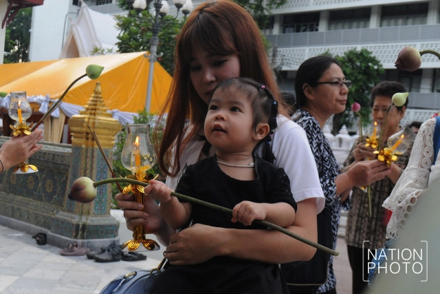 เวียนเทียนวันอาสาฬหบูชา ที่วัดราชบพิธสถิตมหาสีมารามราชวรวิหาร