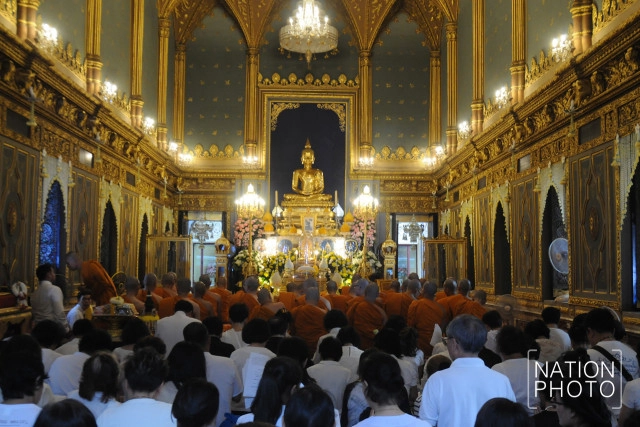 เวียนเทียนวันอาสาฬหบูชา ที่วัดราชบพิธสถิตมหาสีมารามราชวรวิหาร