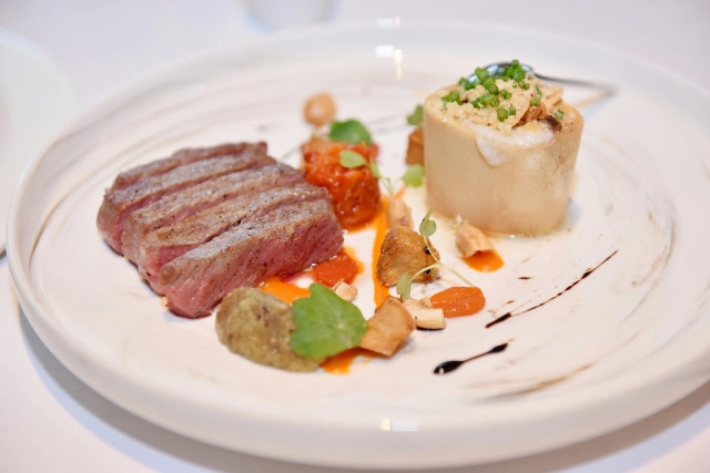 มื้อกลางวันกับอาหารสไตล์ฝรั่งเศส ณ The Reflexions โรงแรมพลาซ่า แอทธินี รอยัล เมอริเดียน