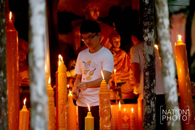 เข้าพรรษา กระจ่างด้วยแสงเทียน วัดทีไม่ใช้ไฟฟ้า หนึ่งเดียวในภูเก็ต