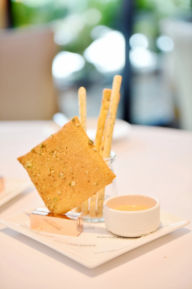 มื้อกลางวันกับอาหารสไตล์ฝรั่งเศส ณ The Reflexions โรงแรมพลาซ่า แอทธินี รอยัล เมอริเดียน