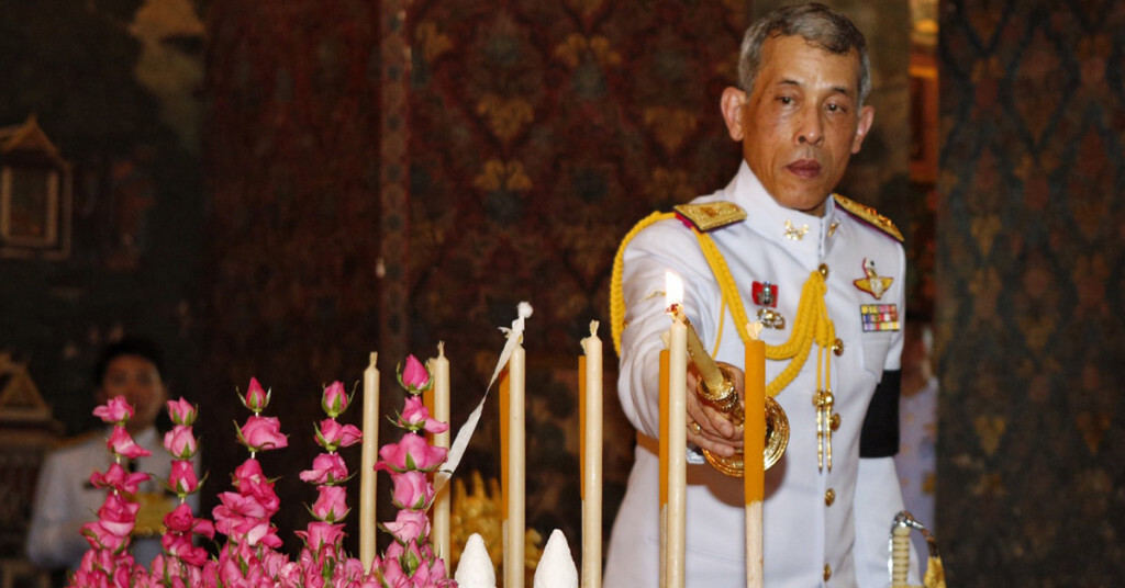 สมเด็จพระเจ้าอยู่หัว เสด็จพระราชดำเนินทรงบำเพ็ญพระราชกุศล ณ พระอุโบสถ วัดบวรนิเวศวิหาร สมเด็จพระเจ้าอยู่หัว เสด็จพระราชดำเนินทรงบำเพ็ญพระราชกุศล ณ พระอุโบสถ วัดบวรนิเวศวิหาร
