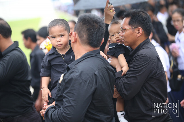 ประชาชนเข้ากราบสักการะพระบรมศพ รัชกาลที่ 9