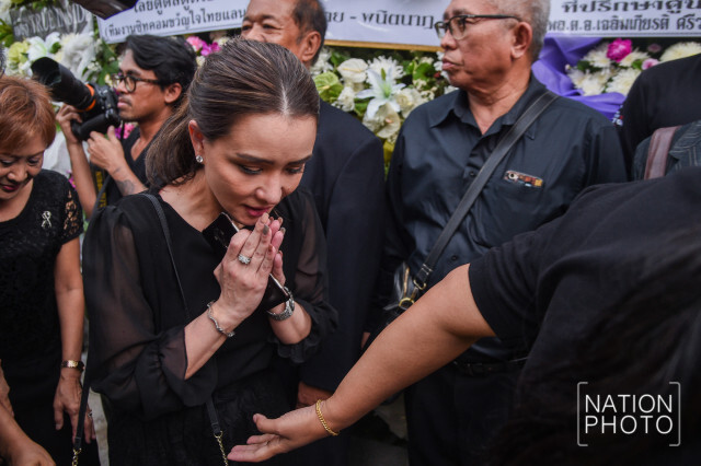 "พระองค์โสมฯ" ประทานน้ำหลวงอาบศพและพวงมาลา "ชุมพร เทพพิทักษ์"