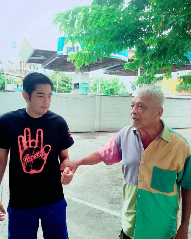 "พ่อ" เลี้ยงมาแบบชีวิต "ลูกผู้ชาย"
จากใจ "หนุ่ม" ศรราม ถึง "ป๋าเดียร์" ชุมพร เทพพิทักษ์