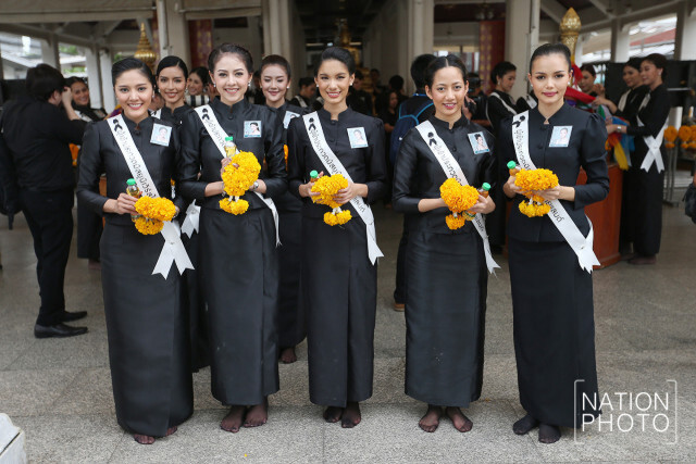 ผู้เข้าประกวดมิสยูนิเวิร์สไทยแลนด์ 2017 ขอพรศาลหลักเมืองเยี่ยมชมวัดพระแก้ว
