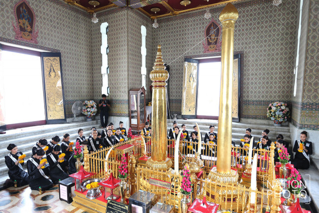 ผู้เข้าประกวดมิสยูนิเวิร์สไทยแลนด์ 2017 ขอพรศาลหลักเมืองเยี่ยมชมวัดพระแก้ว